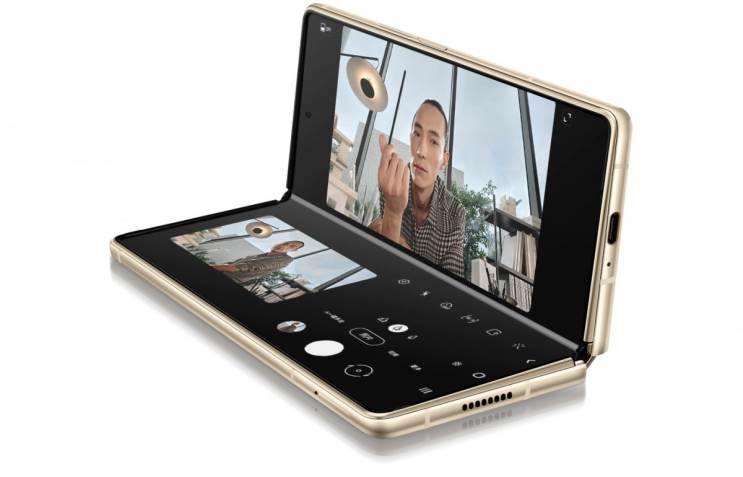 סמסונג מכריזה על הסמארטפון המתקפל Galaxy W21 5G